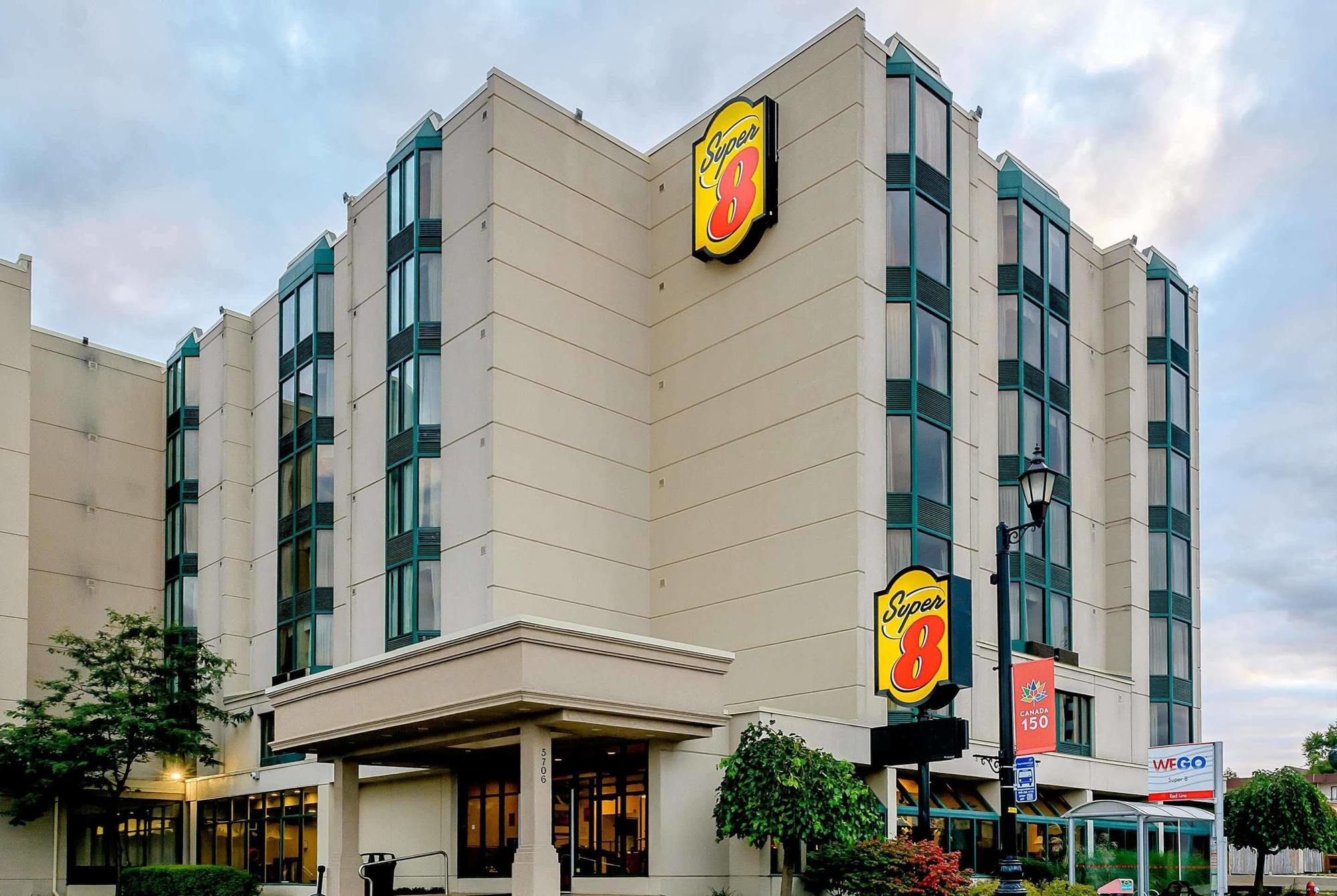 Ramada By Wyndham Niagara Falls Near The Falls מראה חיצוני תמונה